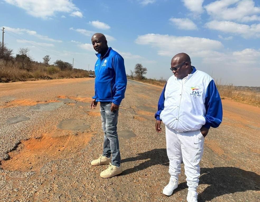 Democratic Alliance Shadow MEC for Sports, Arts, Culture and Recreation Kingsol Chabalala and Motseki Hlalele, the deputy constituency chairman, during an oversight visit. Photo by Tumelo Mofokeng