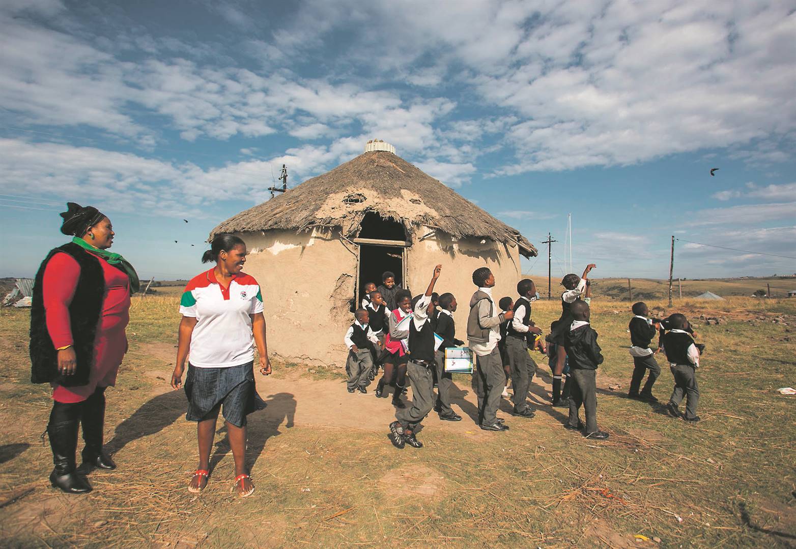 In this 2015 picture, at Gwabe Primary School in Willowvale, Eastern Cape, 86 pupils from Grade R to Grade 4 are forced to share one large mud building as a classroom. Others have to sit under trees to receive their education. The promises of democracy have clearly not arrived for many rural poor and they have had enough – they cannot wait another 25 years before they benefit. Picture: Gallo Images /Sunday Times/ Simphiwe Nkwali