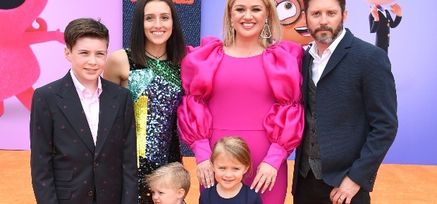 Kelly Clarkson, husband Brandon Blackstock and kids. (PHOTO: Getty Images)