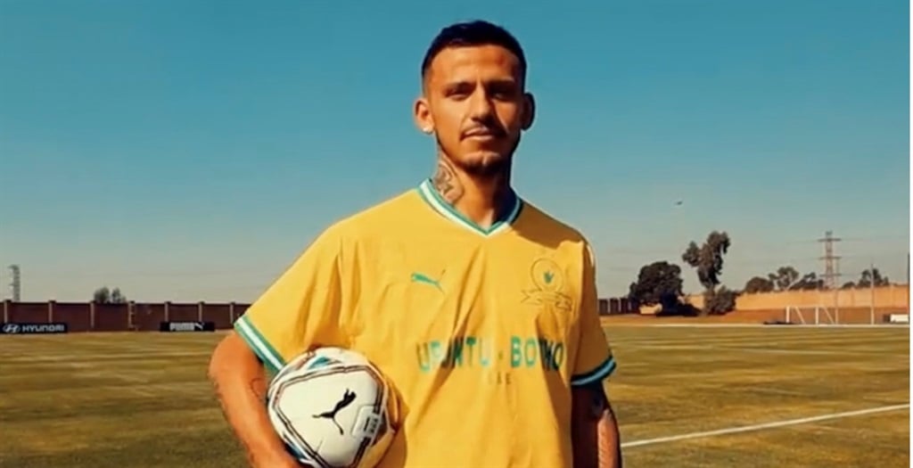 PSL Transfer News - Junior Mendieta Joins Mamelodi Sundowns! Orlando  Pirates New Signing? 