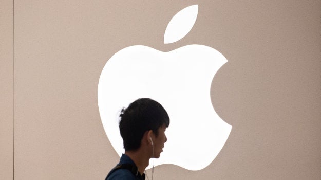 Apple's store and logo (Photo by Miguel Candela/SOPA Images/LightRocket via Getty Images)