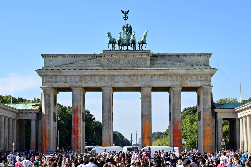 The columns of Berlin's landmark the Brandenburg Gate are covered in orange paint on 17 September 2023 in Berlin. Activists of the "Last Generation" climate activist group said they had sprayed orange warning paint on the six columns of the Brandenburg Gate and also poured paint in front of the landmark to call for political action against climate change and for the phasing out of fossil energies until 2030 in a social fair manner. 