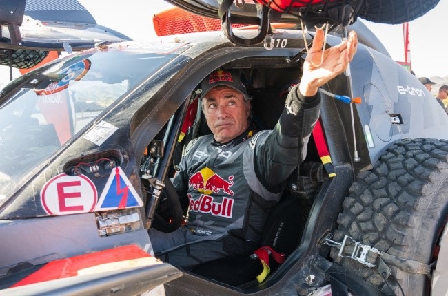 Sport | 'El Matador' Sainz makes Dakar Rally history with fourth win