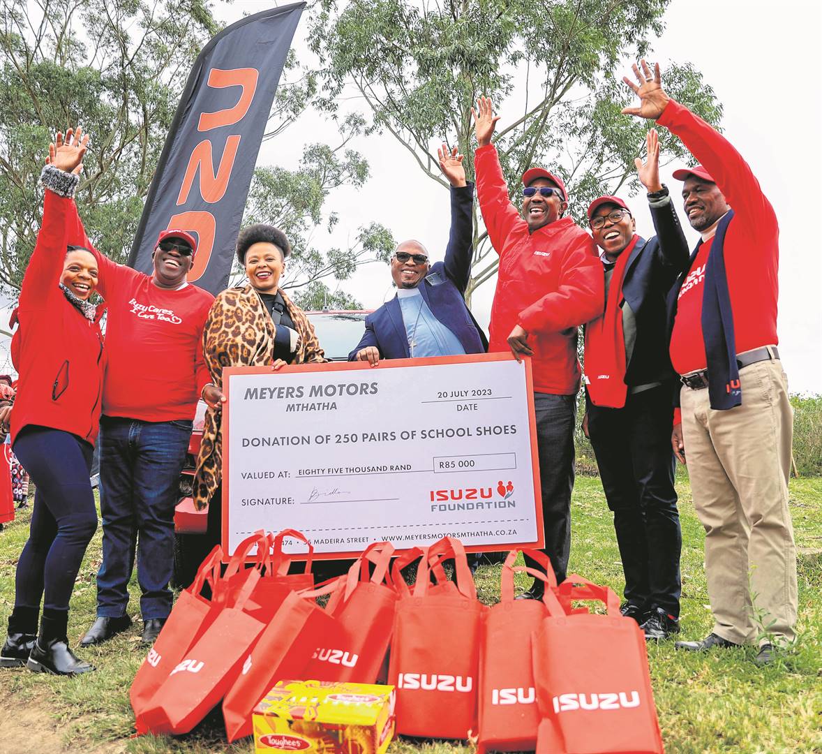 As part of the Mandela Month celebrations, the ISUZU Foundation hands over 250 pairs of school shoes ‘to help a child get to school’ in Willowvale.
