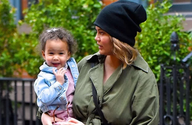 Looks like Luna Legend's going to be just as hilarious as her mom, Chrissy Teigen. (Getty Images)
