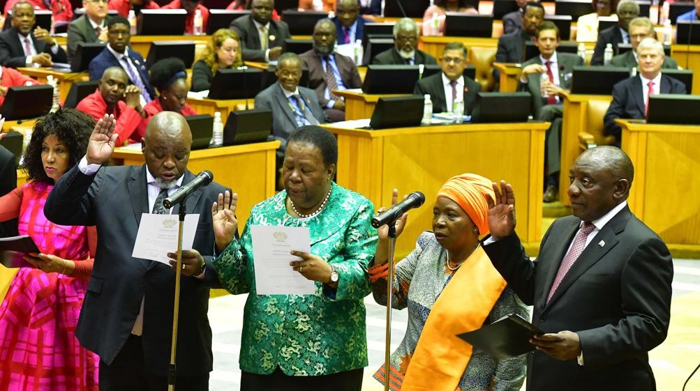 Chief Justice Mogoeng Mogoeng presided over the ceremony at which more than 400 members took the oath in the country’s sixth democratic parliament in Cape Town. Photos by Elmond Jiyane