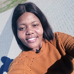 23-year-old Esethu Mcinjana takes a selfie on the promenade in Sea Point. (Esethu Mcinjana)
