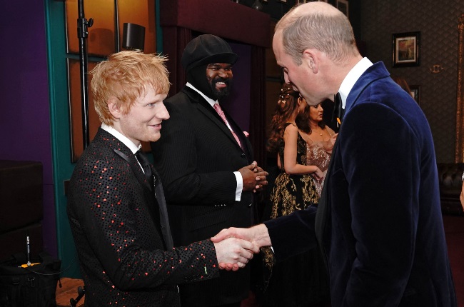 Ed Sheeran greets Prince William at the event. (PH