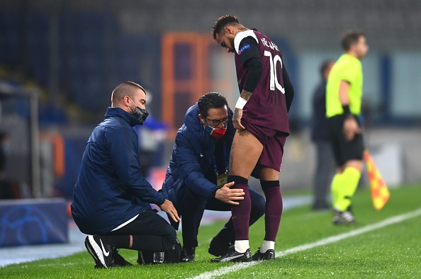  Neymar of Paris Saint-Germain receives medical treatment during the UEFA Champions League Group H stage match between Istanbul Basaksehir and Paris Saint-Germain at Basaksehir Fatih Terim Stadyumu on October 28, 2020 in Istanbul, Turkey. Sporting stadiums around Turkey remain under strict restrictions due to the Coronavirus Pandemic as Government social distancing laws prohibit fans inside venues resulting in games being played behind closed doors. (Photo by Ozan Kose - Pool/Getty Images)
