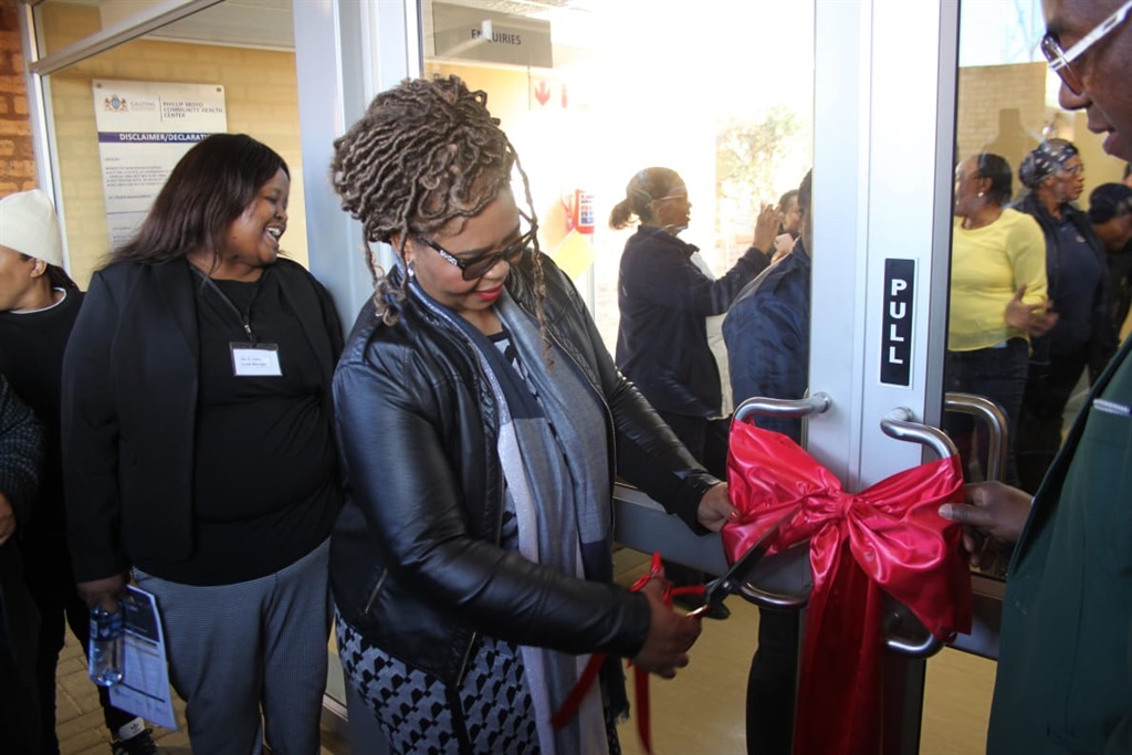 Gauteng Health MEC Nomantu Nkomo-Ralehoko opens the maternity ward. Photo by Phineas Khoza 