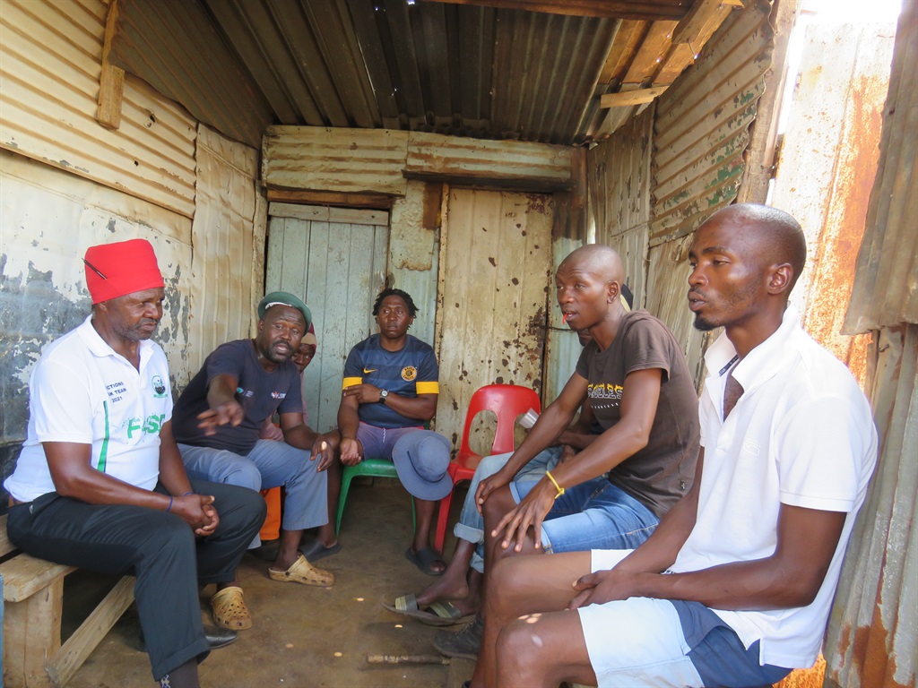 Residents at the meeting on Saturday, 13 January. Photo by Khaya Masipa
