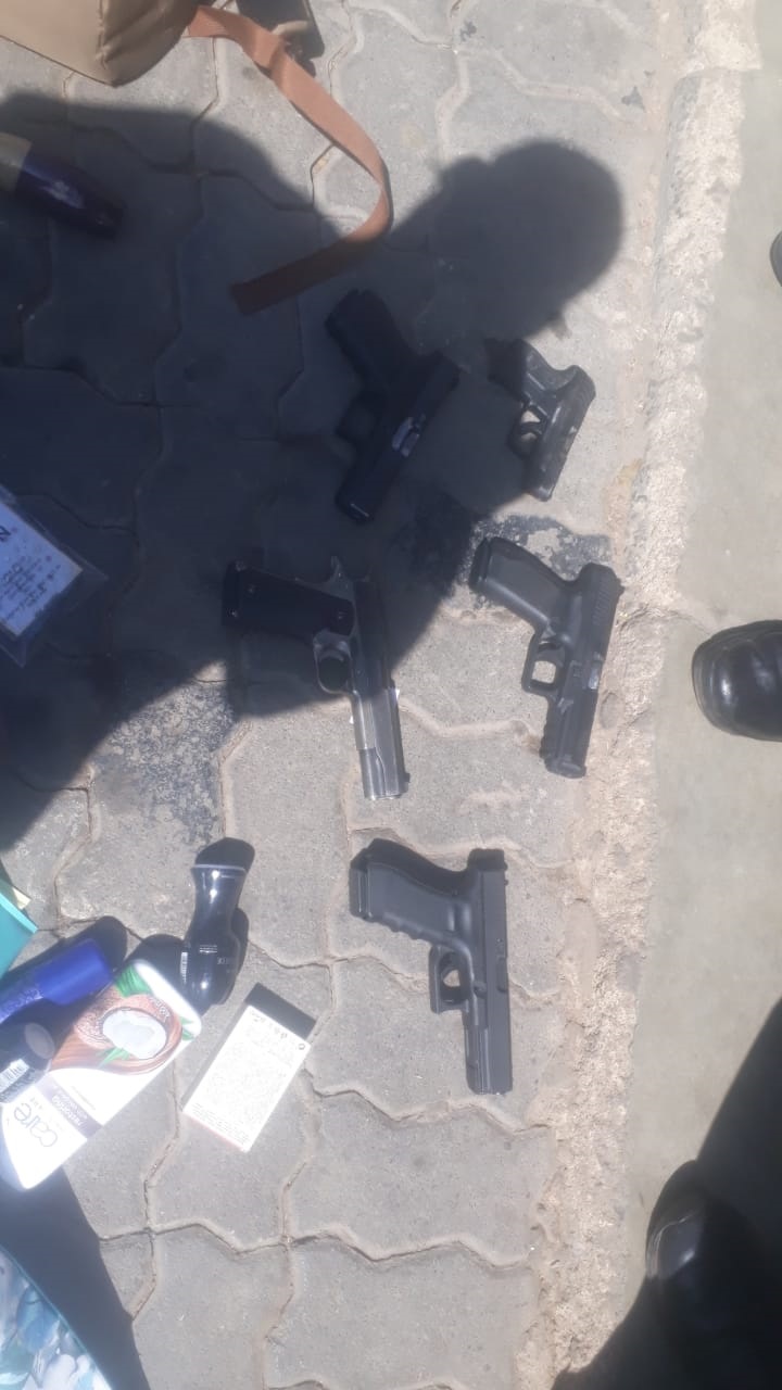 Eight suspects were arrested with explosives and firearms after robbing a courier vehicle. 