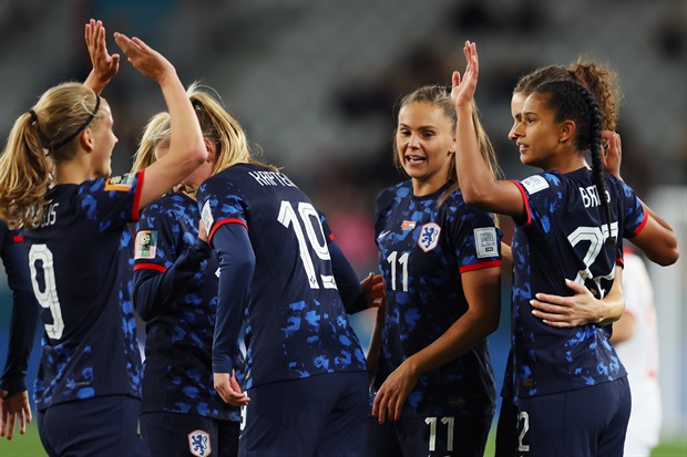 <p><strong><span style="text-decoration:underline;">RESULTS</span></strong></p><p><strong>Vietnam 0-7 Netherlands</strong></p><p><strong>Portugal 0-0 USA</strong></p><p>Group E's final matches saw the Netherlands cruise past Vietnam, while the USA were able to hold a rampant Portugal at bay.</p><p>Goals for the Orange Lionesses from Lieke Martins, Katja Snoeijs, Esmee Brugts (2), Jill Roord (2) and Danielle van de Donk sent the European giants to the top of the group and the next round, and the minnows back home.</p><p>The tie between the USA and Portugal was a far closer match, with both teams startng strongly but unable to find the back of the net in an action-packed first half.</p><p>With A Seleccao das Quinas needing a goal to have a chance of qualifying for the round of 16, it never came, with Ana Capeta going agonisingly close in the 91st minute when she hit the post with a strike.</p><p>As a result, the USA progressed to the knockout stages at Portugal's expense following their 0-0 stalemate.</p>