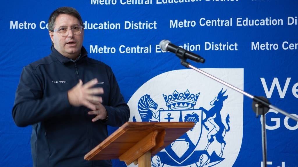 Western Cape Education MEC David Maynier is appealing to parents to send their children to school on Monday following a week of absenteeism due to the taxi strike. 