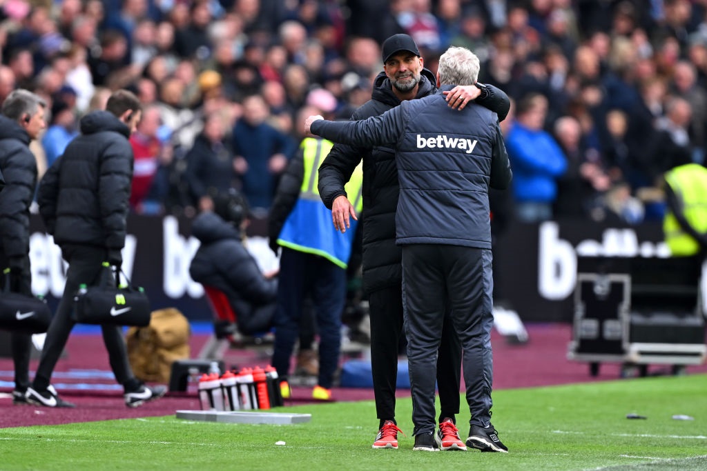 LONDON, ENGLAND - APRIL 27: Jurgen Klopp, Manager of Liverpool, interacts with David Moyes, Manager of West Ham United, after the Premier League match between West Ham United and Liverpool FC at London Stadium on April 27, 2024 in London, England. (Photo by Mike Hewitt/Getty Images)