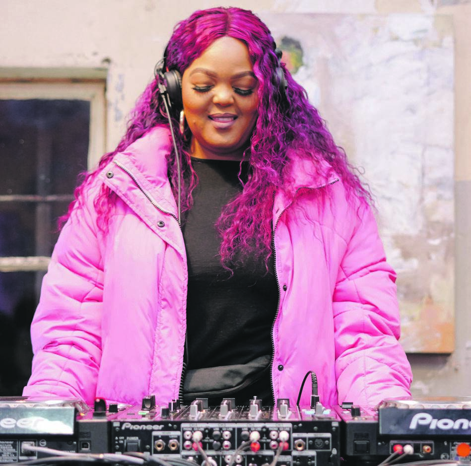 A SONIC AMBIENCE DJ Durban Gogo’s laid-back sounds kept the crowd relaxed and receptive to the line-up details for Basha Uhuru