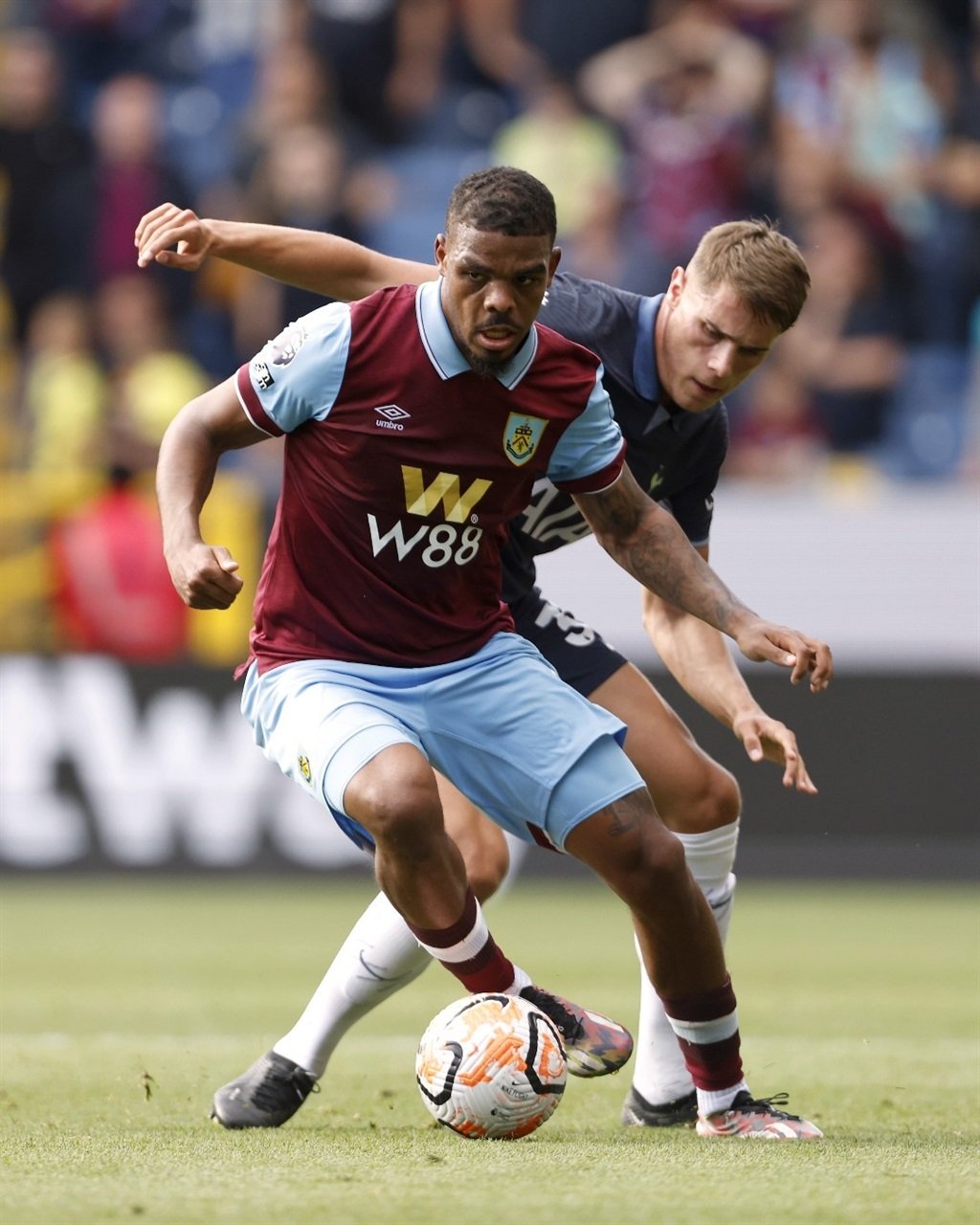 Watch Lyle Foster, Burnley x Aston Villa Online