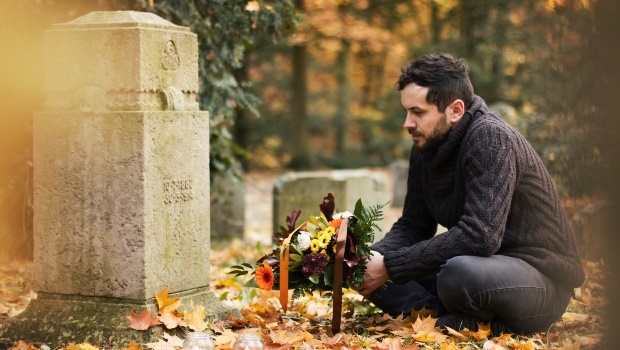 Man mourning at graveyard. 
(Photo: Getty Images)