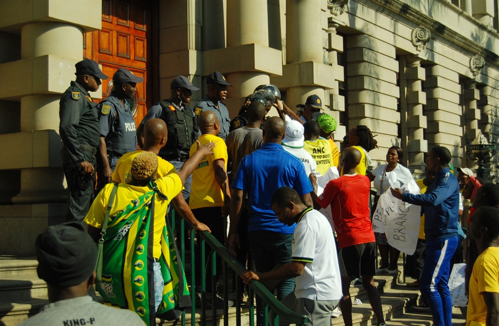 Zandile Gumede supporters threatening to enter the Durban city hall. Photo by Phumlani Thabethe