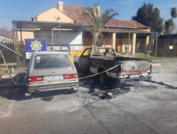 A wife burnt her hubby's bakkie. Photo by SAPS
