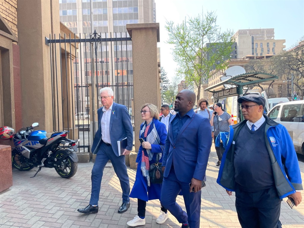 Helen Zille, DA Federal Council chairwoman, leading a delegation of the party's national and provincial leadership including Dr Ivan Meyer, Alan Winde and Solly Msimanga outside the North Gauteng High Court on Monday. Photo by Kgomotso Medupe