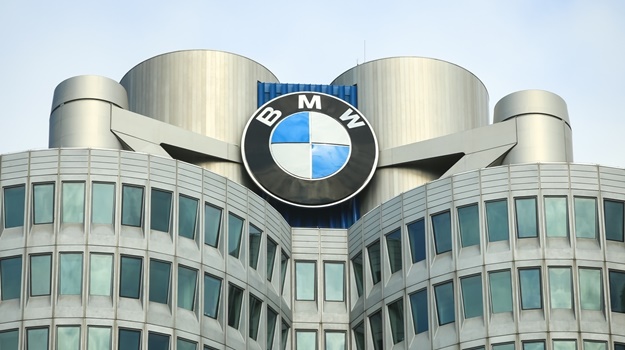 watch-bmw-aims-to-double-ev-sales-in-2021-fin24