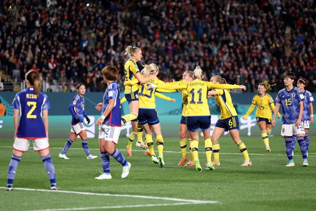 <p><strong><span style="text-decoration:underline;">RESULT</span></strong></p><p><strong>Japan 0-2 Sweden</strong></p><p>The opening stage of this knockout tie was tight and scrappy as both teams nullified the other's attacks, with there being no shots on target in the first 30 minutes.</p><p>Things changed after that, though, when the deadlock was broken in the 31st minute, with Amanda Ilestedt poking in from close range following a goalmouth scramble after the Nadeshiko conceded a free-kick close to their box.</p><p>The Swedes went up a gear thereafter, pushing for a second before half-time with more chances created, but it did not arrive, with the Japanese glad to go into the break only 1-0 down.</p><p>Soon after the break, the Europeans were rewarded for their continued pressure on the Japanese as they scored again, this time through a Filippa Angeldal penalty after a handball in the box.</p><p>The Asian nation then created some chances of their own, forcing goalkeeper Zecira Musovic into a number of saves before a penalty was awarded to Japan in the 74th minute after a Madelen Janogy foul in the Sweden box, only for Riko Ueki to miss the spot as her strike slammed against the crossbar and over.</p><p>The 2011 World Cup champions went close again in the 86th minute when Kiko Seike's free-kick hit the crossbar, and they finally got one back a minute later when Honoka Hayashi prodded the ball home after Musovic parried a shot in her direction to give her team a late lifeline.</p><p>This led to a tense final few minutes for the Swedes, but they were able to keep the Japanese comeback at bay and secure their spot in the semi-finals upon the final whistle being blown.</p>
