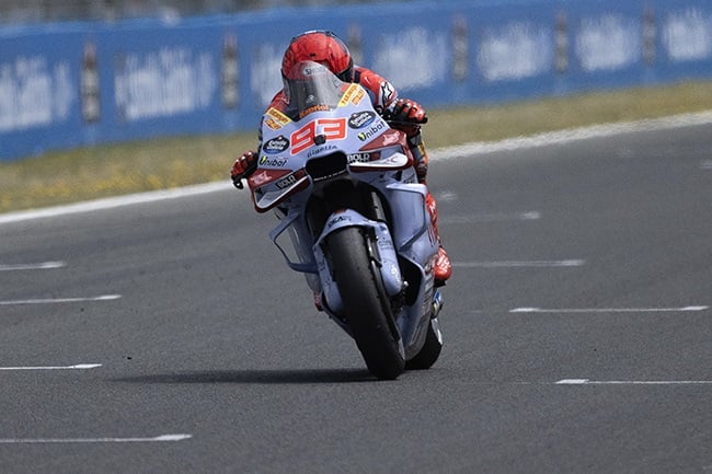 Marc Marquez heads down a straight during the free practice for the MotoGP of Spain on 26 April 2024 in Jerez de la Frontera. (Mirco Lazzari/Getty Images)