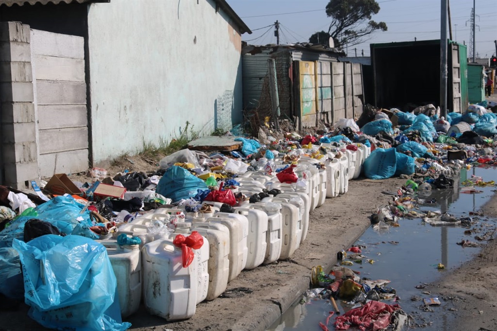 The pota potas used by residents from informal settlements. Photos by Lulekwa Mbadamane