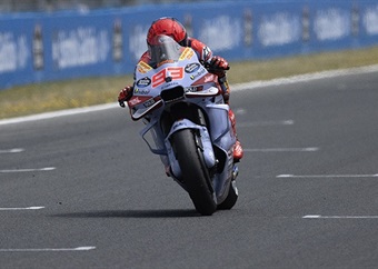 Marquez takes pole for Spanish MotoGP, SA's Binder leads 2nd row
