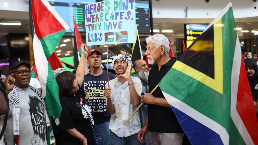 South African residents sing protest songs while w