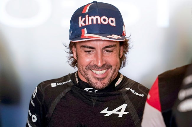 Fernando Alonso menandatangani kontrak dengan Aston Martin setelah kepergian Sebastian Vettel