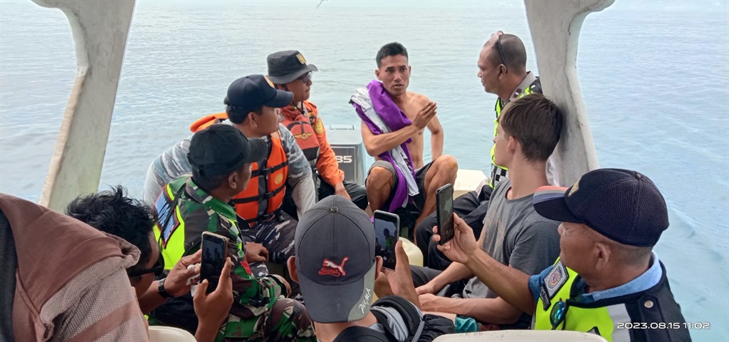 Four Australians paddling on their surfboards and two Indonesians were found alive in the sea off Indonesia's west coast on 15 August, nearly two days after their boat was hit by bad weather.
