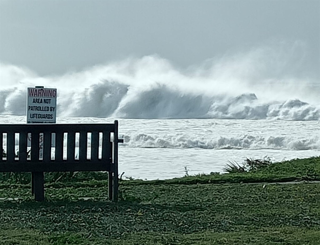 Jeffreys Bay and Kabeljous early this morning, September 17.