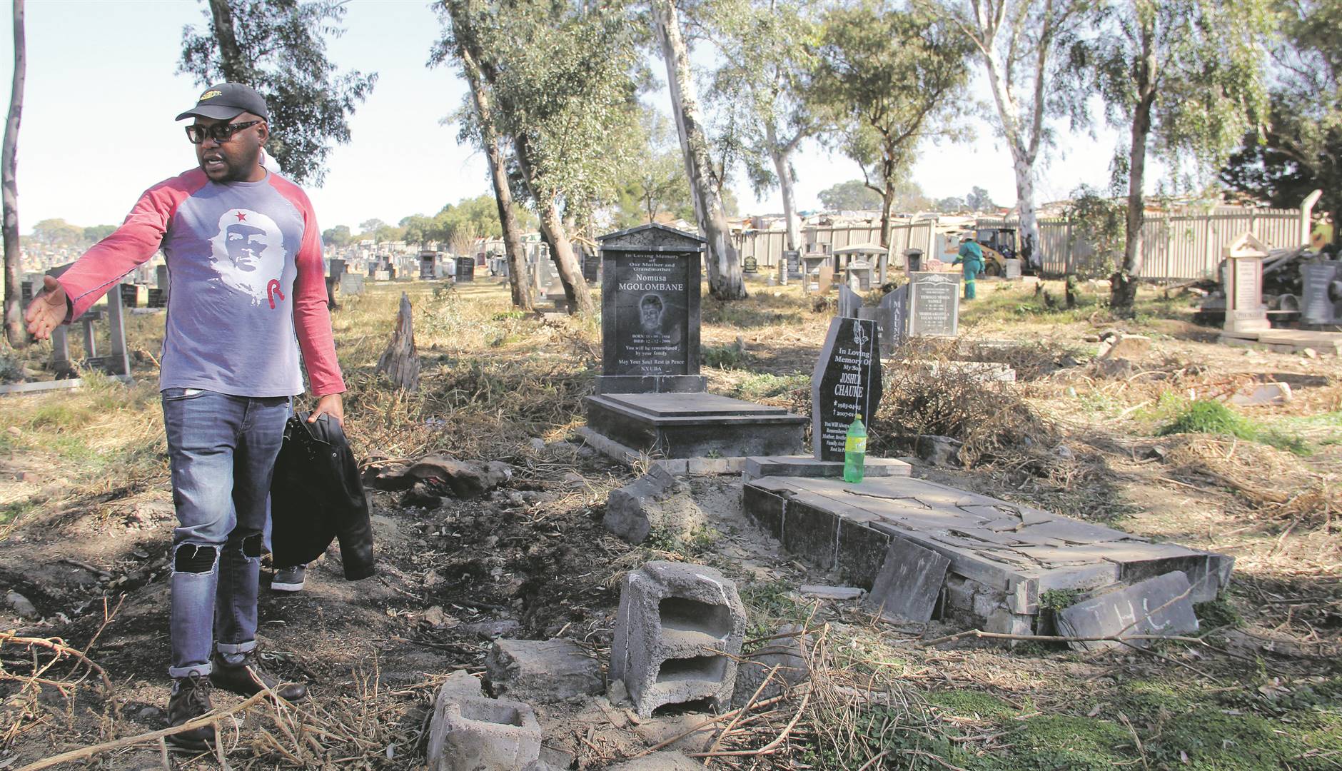 Shutdown organiser Bobby Solomons asks the municipality to fix the Alex cemetery.                 Photo by Collen Mashaba
