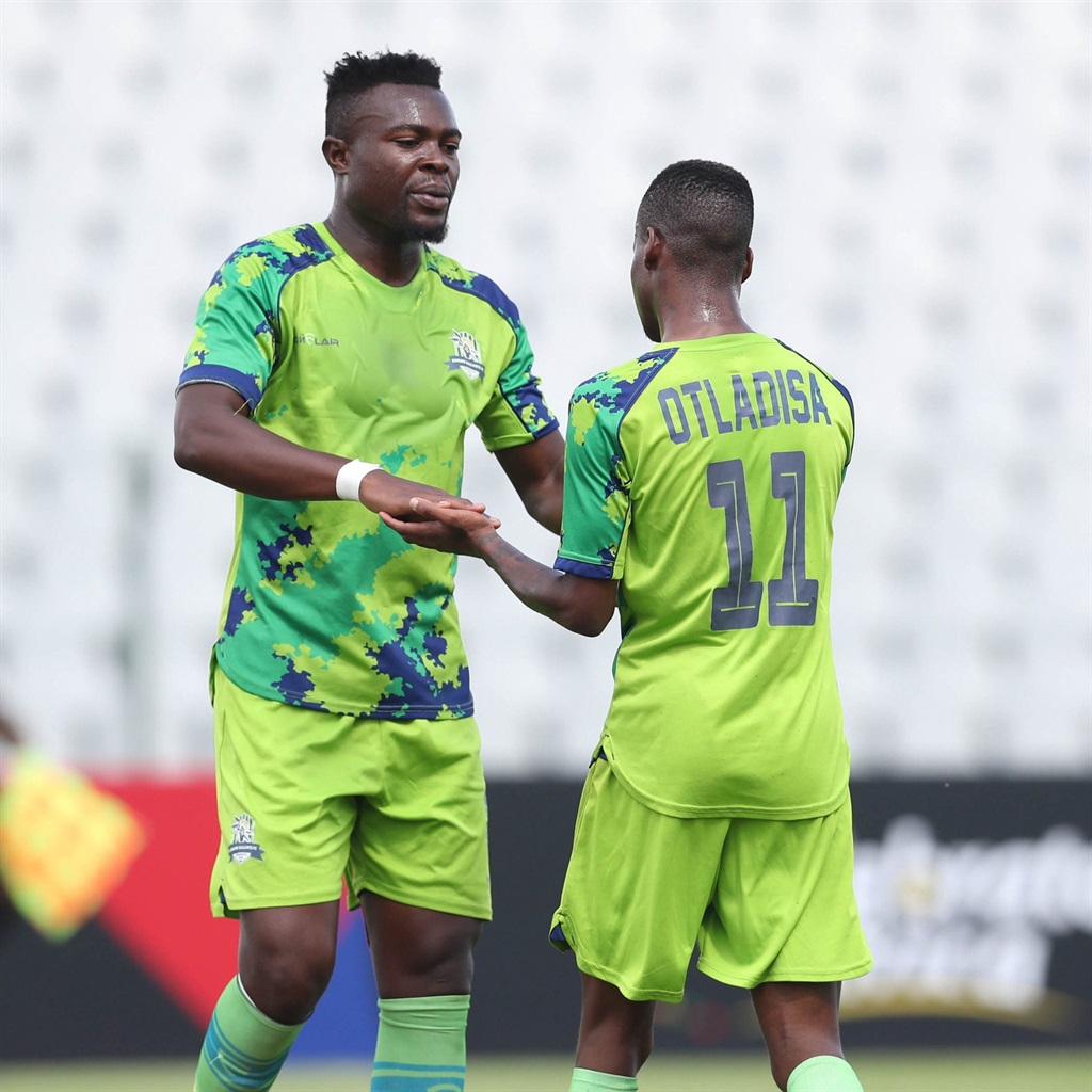 Former Marumo Gallants stars Ranga Chivaviro and Katlego Otladisa in last season's home kit.