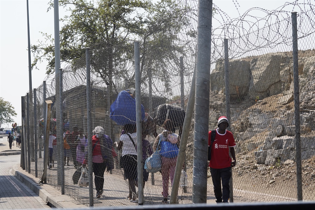 South Africa cracks down on Zimbabwean children ‘smuggled’ over the border for the festive season | News24