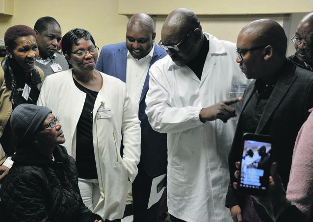 Gauteng Premier David Makhura speaks to patients at Sebokeng Hospital.          Photo by Zamokuhle Mdluli