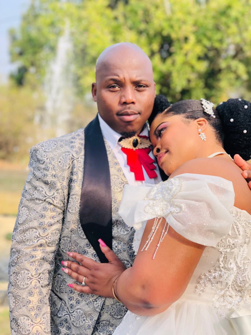 Ntofontofo Ndlovu married his virgin sweetheart, Nonjabulo Ngidi (27). 