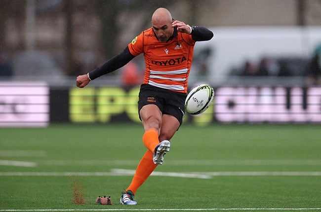 Ruan Pienaar for the Cheetahs kicks a penalty in the Challenge Cup