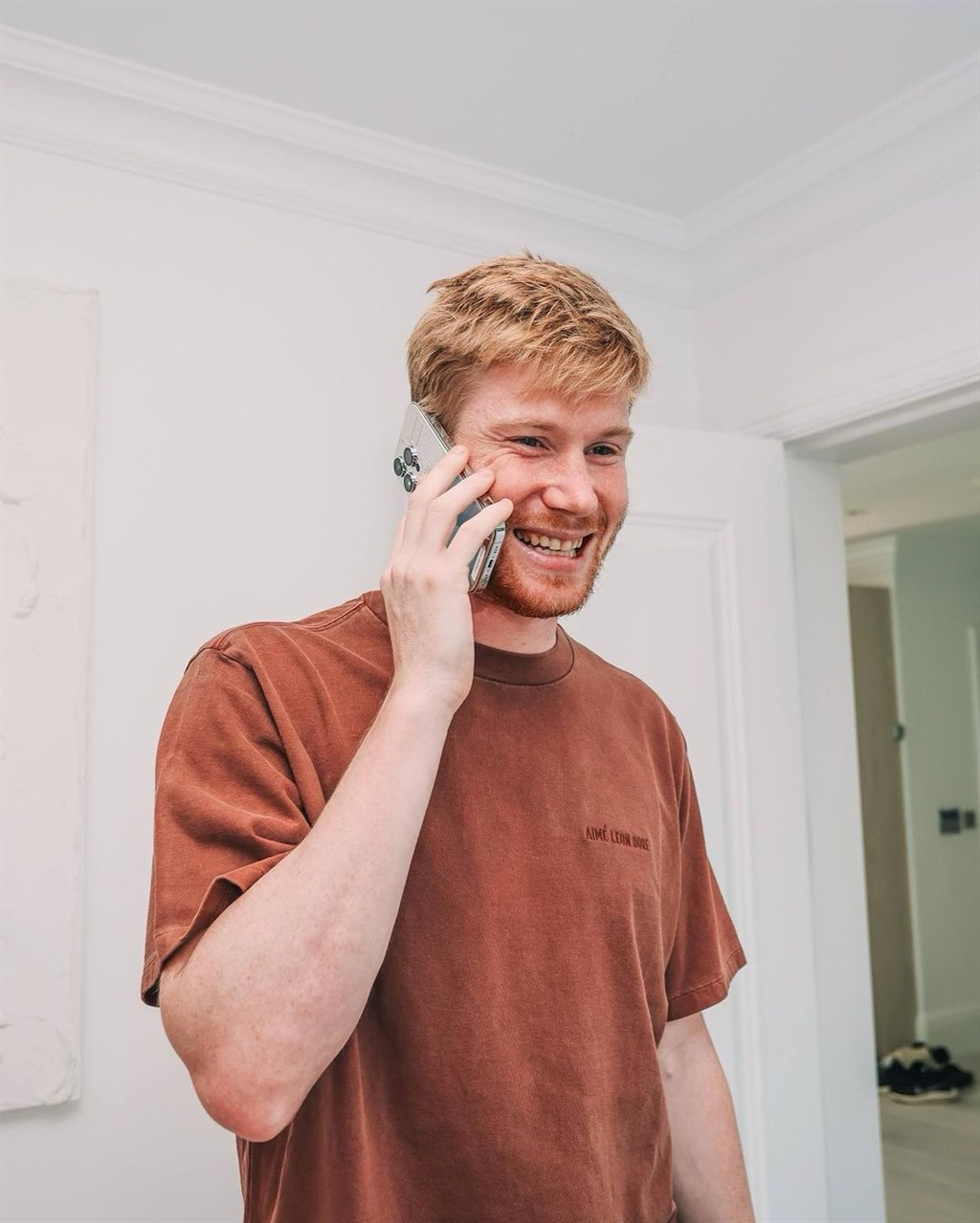 Kevin De Bruyne has handed out 26 specially commissioned iPhones to his Man City teammates to celebrate their Treble.