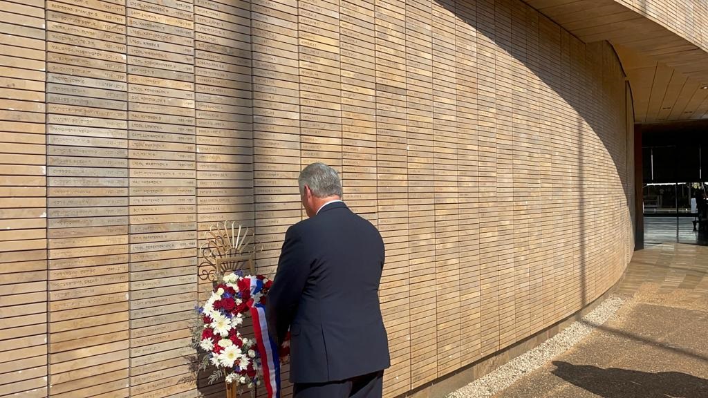 Cuban President Miguel Diaz-Canel Bermudez laying a wreath to honour over 2 000 Cubans who died fighting for humanity and freedom in Southern Africa. Photo by Kgalalelo Tlhoaele 