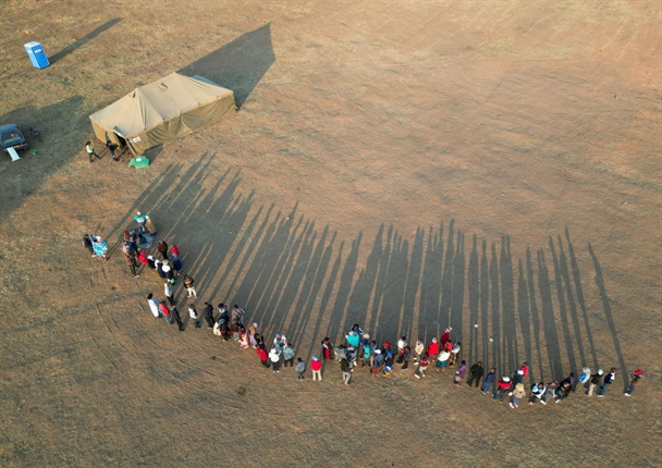 Zimbabwean citizens&nbsp;wait in&nbsp;a queue at a polling station before voting commences in Mabvuku suburb on 23 August 2023 in Harare, Zimbabwe. (Photo: Tafadzwa Ufumeli/Getty Images)