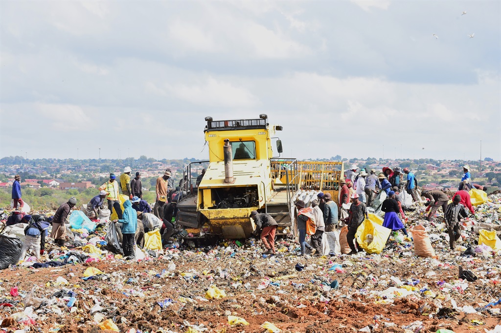 pics-recyclers-turn-rubbish-into-riches-daily-sun
