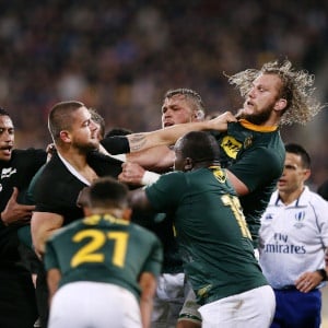 Dane Coles of the All Blacks gets in a scuffle with RG Snyman of the Springboks during the 2019 Rugby Championship Test Match between New Zealand and South Africa at Westpac Stadium (Photo by Anthony Au-Yeung/Getty Images)