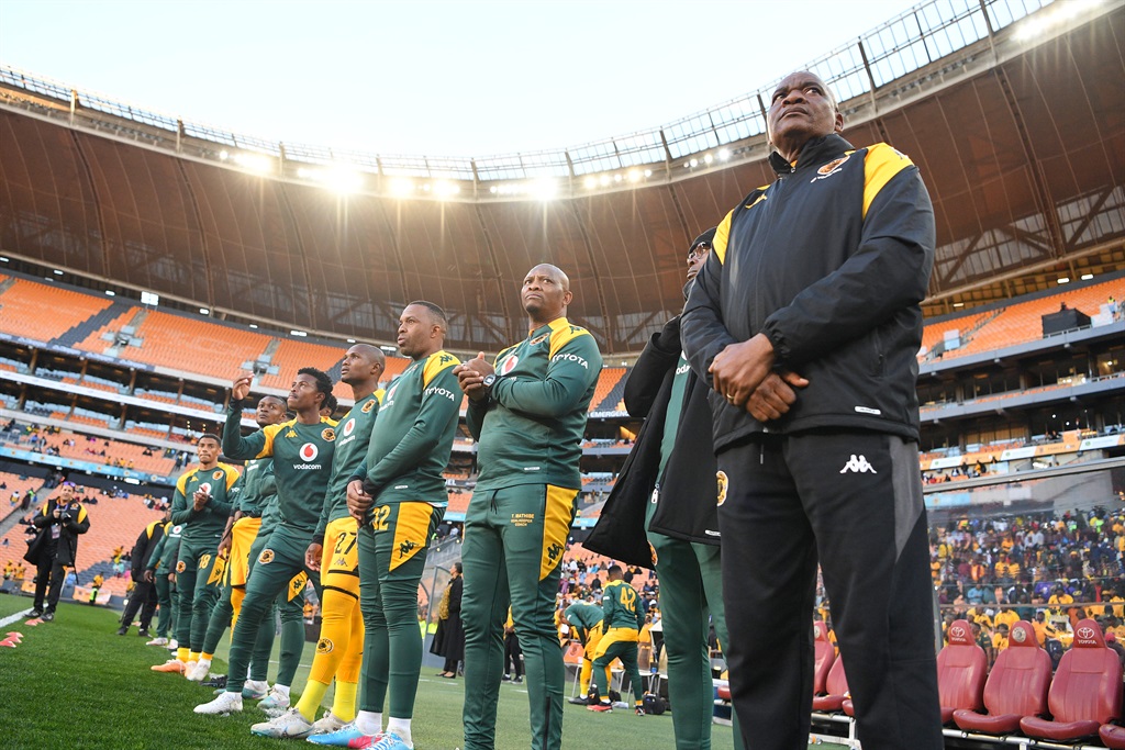 JOHANNESBURG, SOUTH AFRICA - AUGUST 26: Kaizer Chiefs  coach Molefi Ntseki and players during the DStv Premiership match between Kaizer Chiefs and AmaZulu FC at FNB Stadium on August 26, 2023 in Johannesburg, South Africa. (Photo by Lefty Shivambu/Gallo Images)