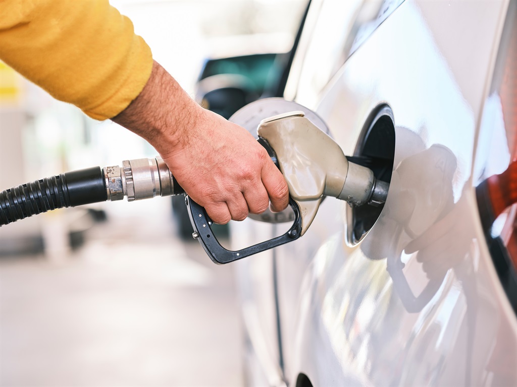 Motorists are to expect a decrease in fuel prices in December