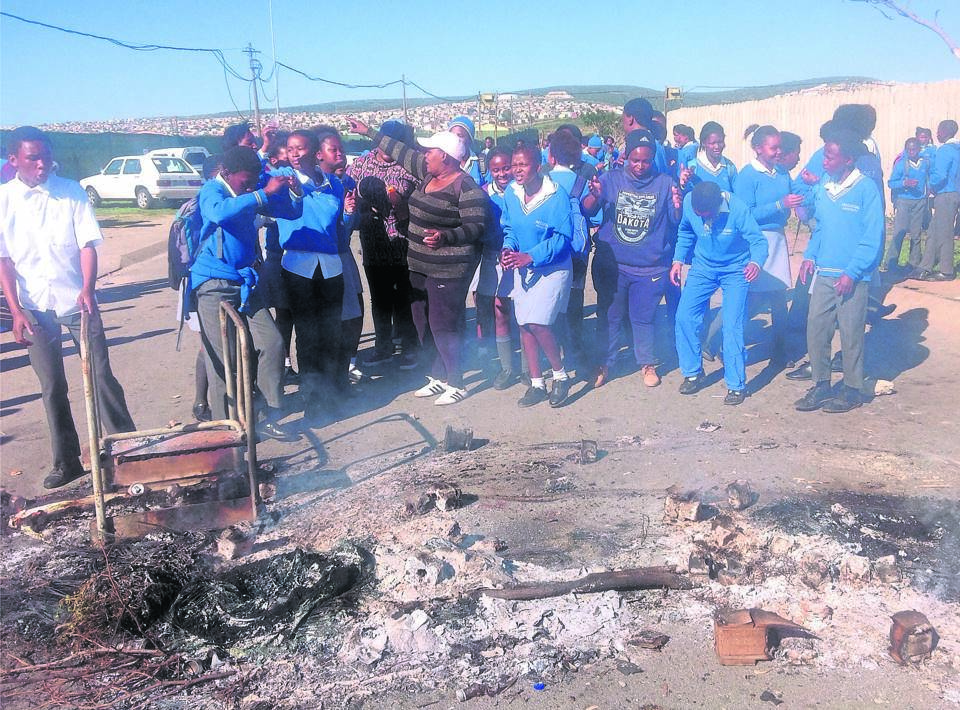 Parents and pupils protest outside Nkululeko High School.                                Photo byMkhuseli Sizani 