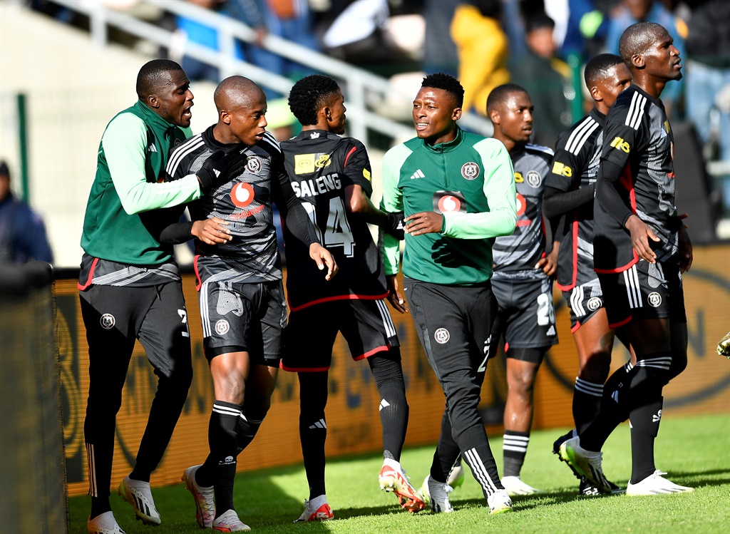 CAPE TOWN, SOUTH AFRICA - SEPTEMBER 03: Zakhele Lepasa of Orlando Pirates celebrate after scoring a goal during the MTN8 semi final, 1st leg match between Stellenbosch FC and Orlando Pirates at Athlone Stadium on September 03, 2023 in Cape Town, South Africa. (Photo by Ashley Vlotman/Gallo Images)