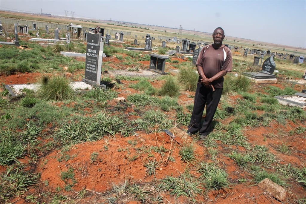 Themba Mdaki at his late wife's grave in Phumulani Cemetery in Etwatwa. Photo by Phineas Khoza